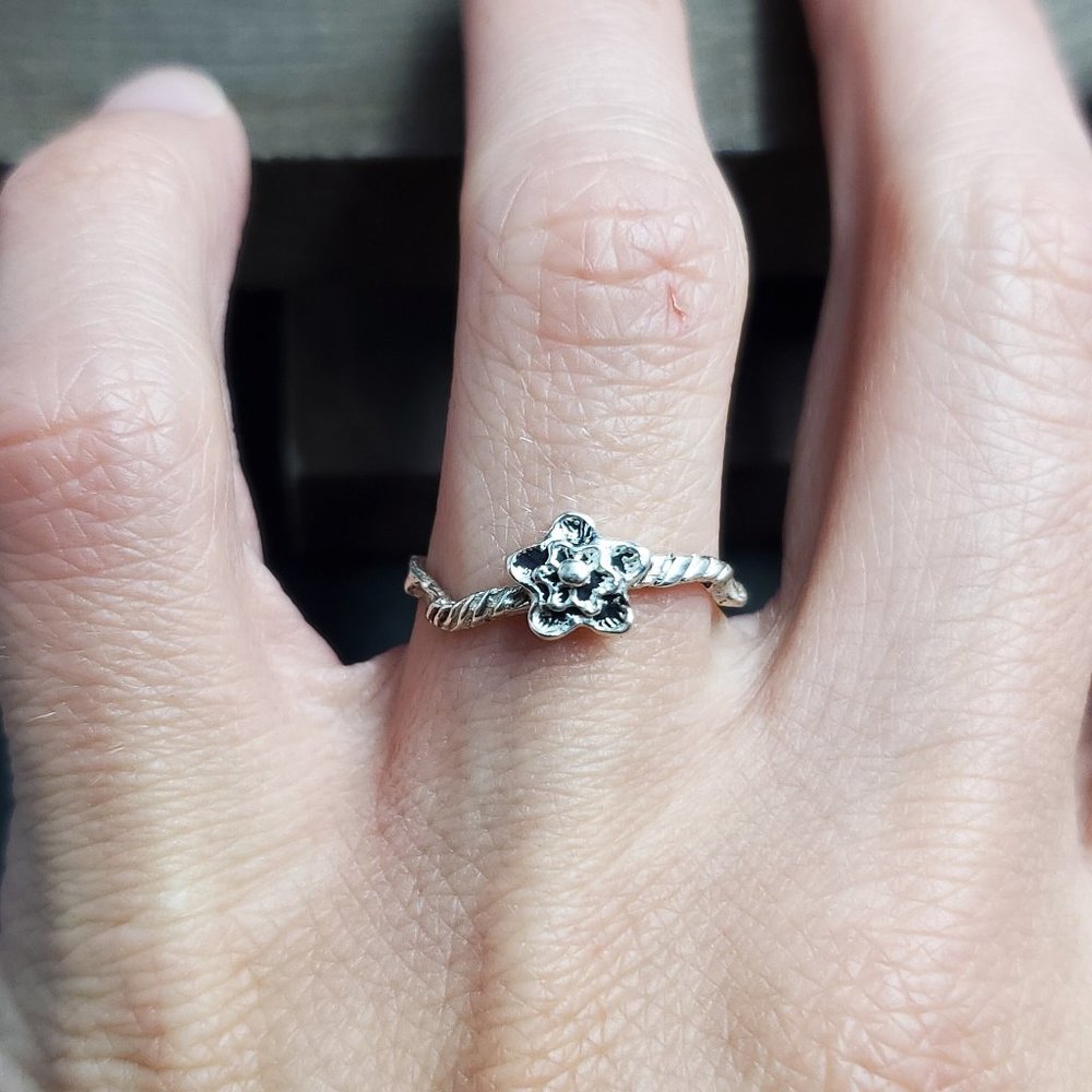 Size 6.75 Sterling Silver Rough Tarnished Flower Ring